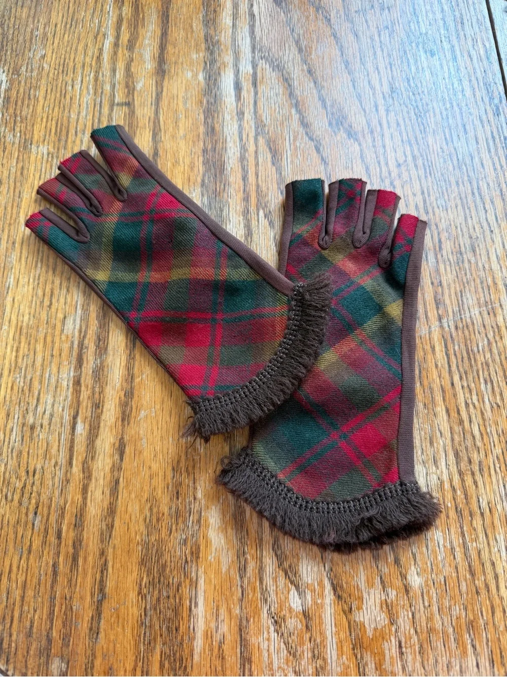 Plaid Fingerless Gloves with Fringe - Red & Green